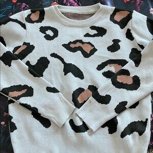 Stylish Leopard Print Sweater - Black and Cream
